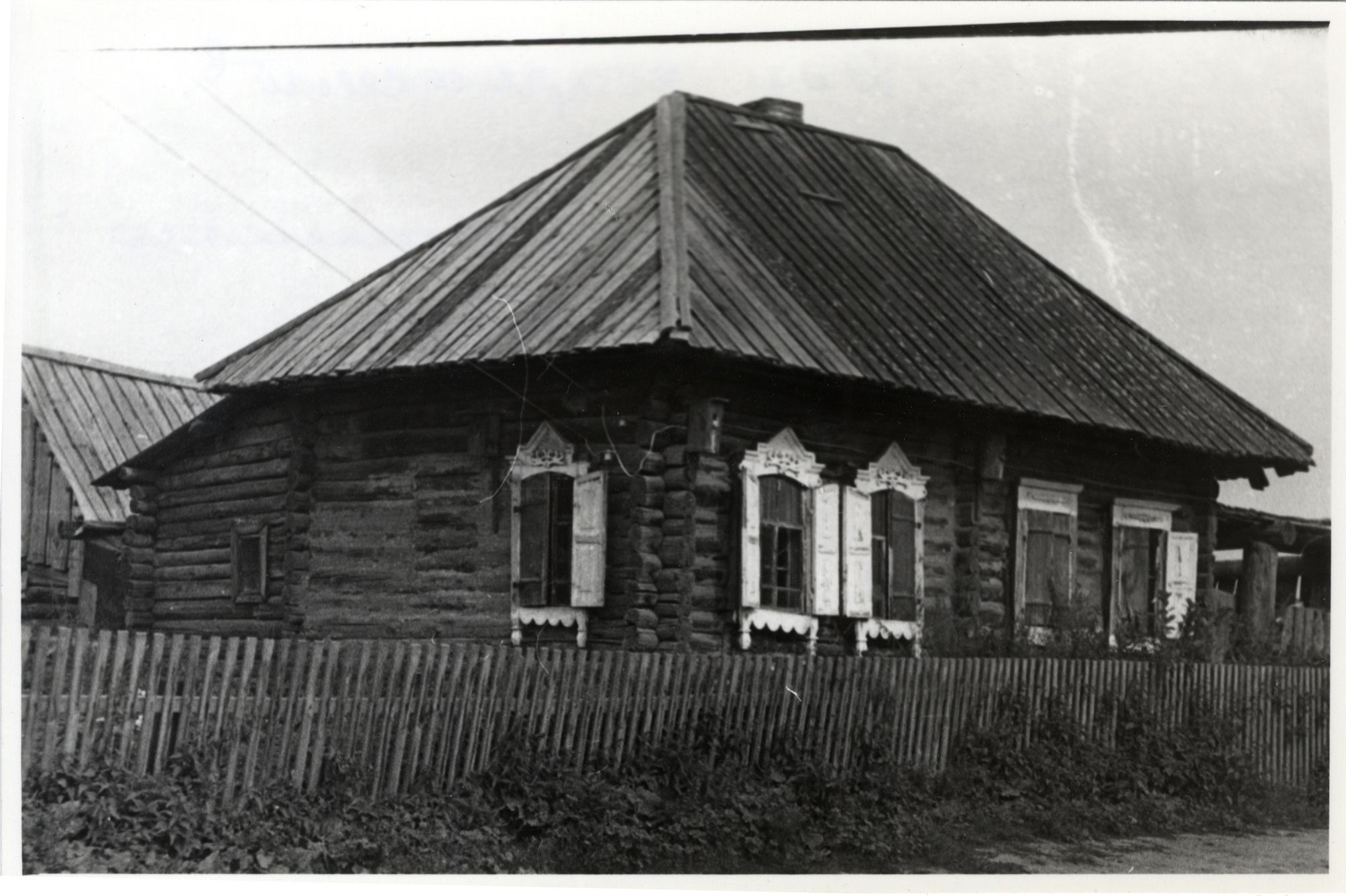 Пятистенный дом старожила в с. Конинино Томского района. 1975 г. Фото Бардиной П.Е.